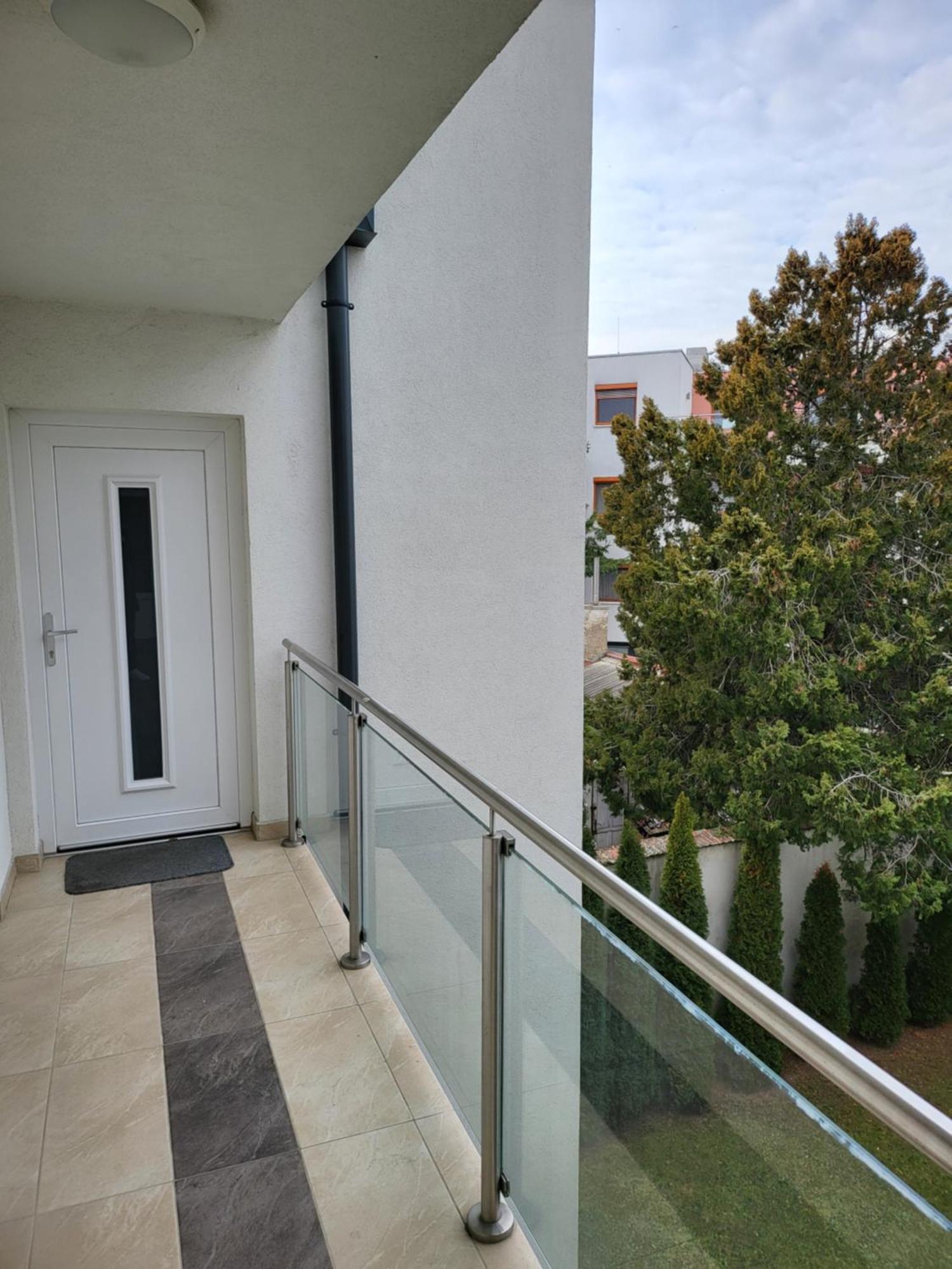 Triangol Apartman: Fuerdo, Belvaros, Egyetem Győr Zewnętrze zdjęcie